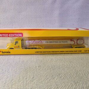 Love's Limited Edition 50 years freightliner cascadia cab truck-2014